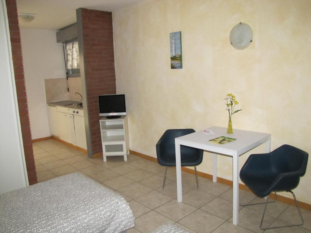 Residence Tell Chiasso Bilik gambar