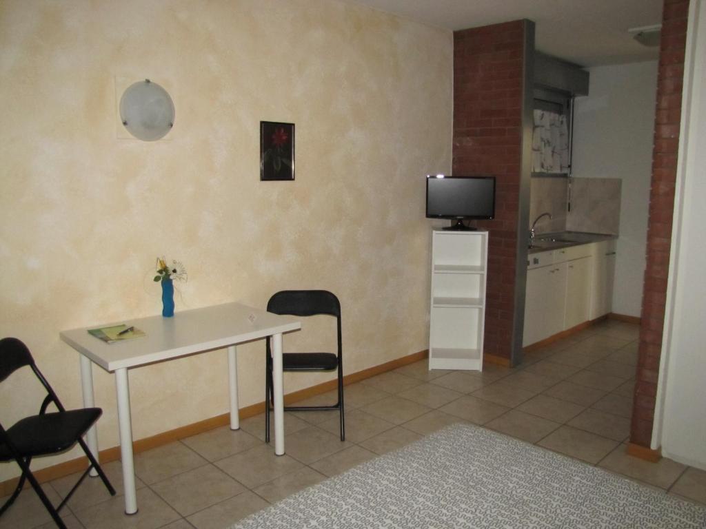 Residence Tell Chiasso Bilik gambar